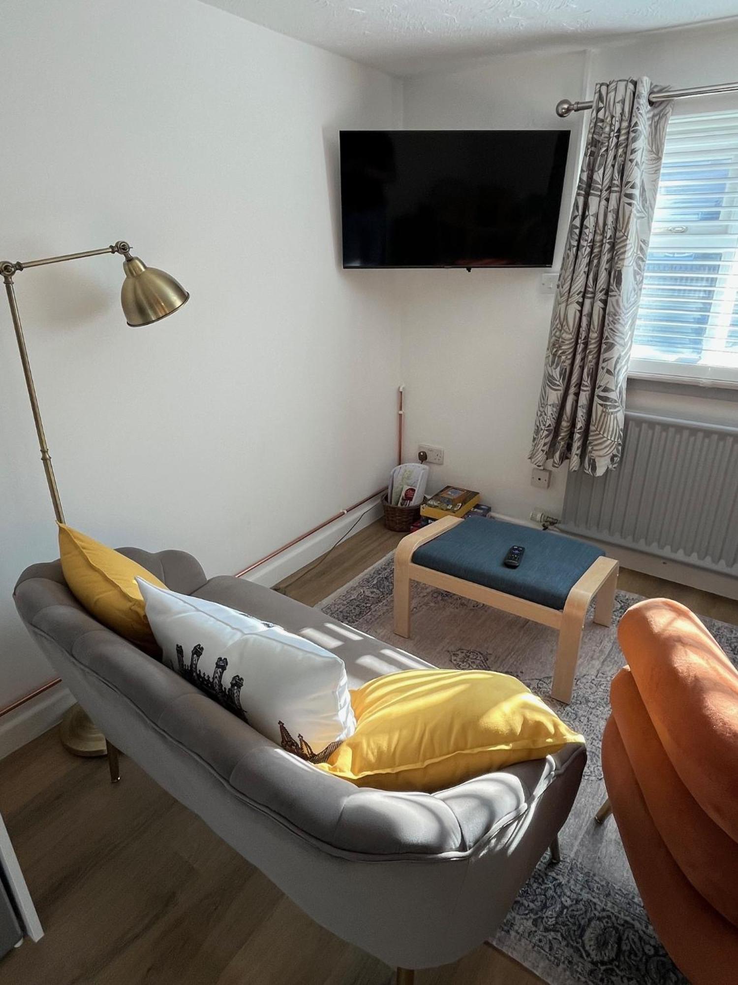 Windmill Cottage Ely Room photo